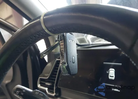 2023 Kia Sportage Hybrid Ex z USA, uszkodzony, nr VIN KNDPVCAG3P7043021